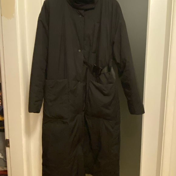 Lululemon Pure Puff Jacket. Size 8. - Picture 3 of 6